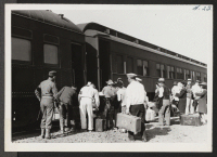 [recto] Evacuees entrain for Minidoka. ;  Newell, California.