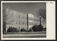 [recto] The high school, Hereford, Deaf Smith County, Texas. Numerous opportunities for evacuee truck farmers have developed in this county. Most ...