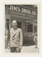 [recto] Mr. Hatsuto Yamada at Jim's Drug Company. Mr. Yamada, prior to evacuation, was proprietor of the Nippon Drug Company on ...
