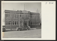 [recto] The City Hall, Hereford, Deaf Smith County, Texas. Numerous opportunities for evacuee truck farmers have developed in this county. Most ...