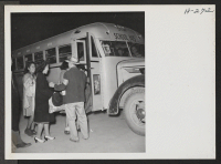 [recto] Transferees arriving at Delta, Utah, on trip 14 from Tule Lake board the school bus, which transferred them the remaining distance to the depot. One of the many evacuee wardens is shown assisting. ;  Photographer: Mace, Charles E. ;  Topaz, Utah.