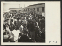 [recto] Part of the large crowd that witnessed the Harvest Festival at the Gila River Center Thanksgiving day. ;  Photographer: Stewart, Francis ;  Rivers, Arizona.