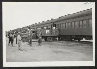 [recto] Unloading hand baggage of former Tuleans from train.--INCOMING ;  Photographer: Aoyama, Bud ;  Heart Mountain, Wyoming.