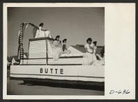 [recto] Pretty evacuee girls rode in this float in the Harvest Festival Parade which was held at this center on Thanksgiving day. ;  Photographer: Stewart, Francis ;  Rivers, Arizona.