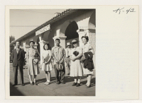 [recto] Joe Nitta and family, Mr. and Mrs. H. Okamoto and daughter on the Rohwer Special which took them from the ...